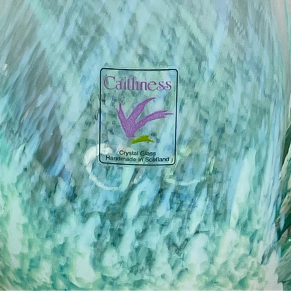 Handblown in Scotland Christal Glass Vase - Picture 5 of 7